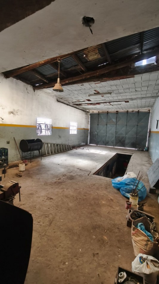 GALPON CON VIVIENDA - BARRIO SAN ANTONIO - IDEAL USO COMERCIAL