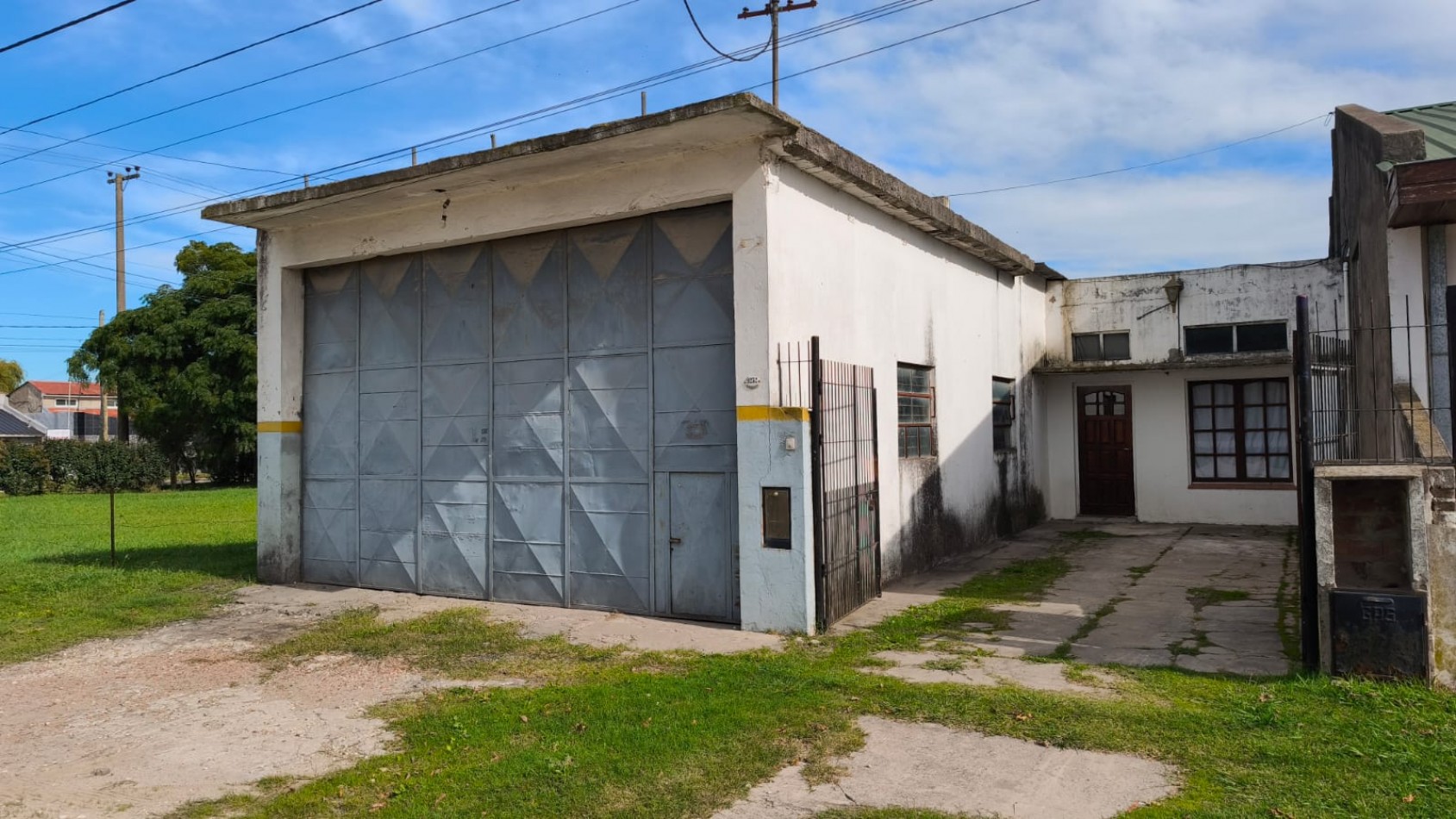 GALPON CON VIVIENDA - BARRIO SAN ANTONIO - IDEAL USO COMERCIAL