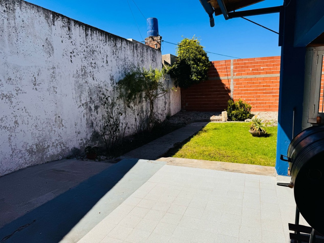 Chalet 3 Ambientes con Gran Parque en Villa Lourdes - Apto Credito