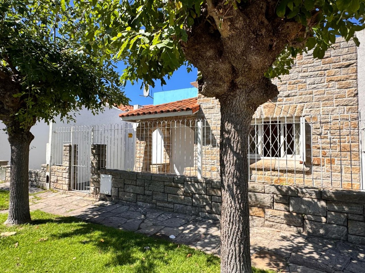 Chalet 3 Ambientes con Gran Parque en Villa Lourdes - Apto Credito