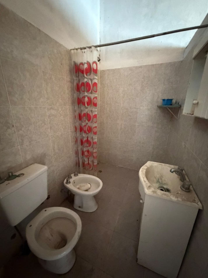 Inmueble en block con 4 unidades sobre amplio lote - Las Avenidas