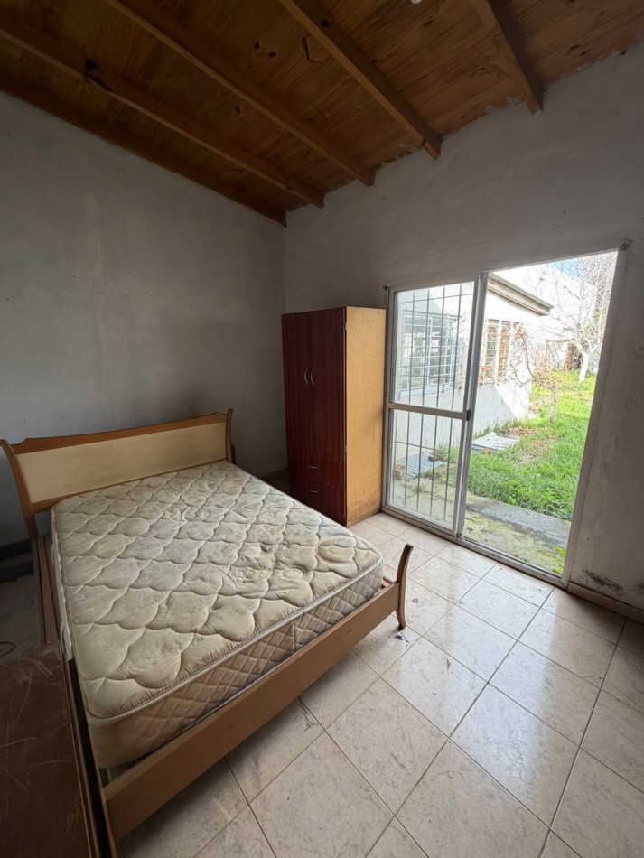 Inmueble en block con 4 unidades sobre amplio lote - Las Avenidas