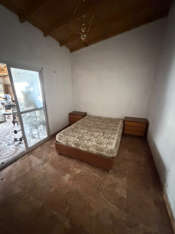 Inmueble en block con 4 unidades sobre amplio lote - Las Avenidas