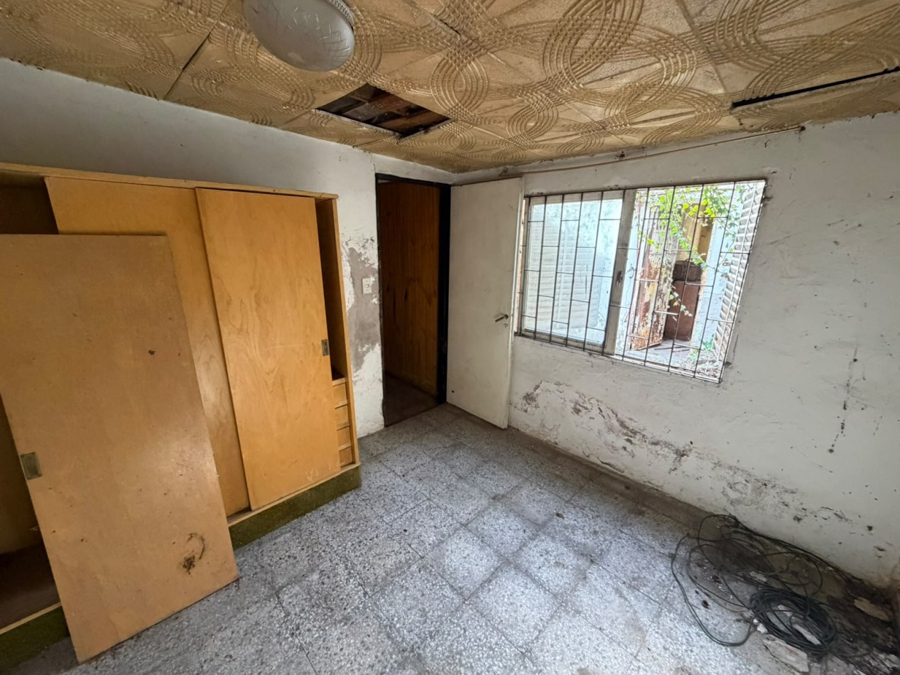 Inmueble en block con 4 unidades sobre amplio lote - Las Avenidas