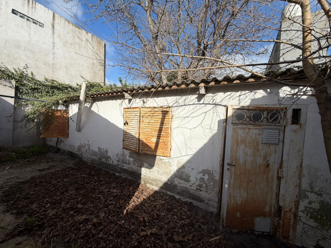 Inmueble en block con 4 unidades sobre amplio lote - Las Avenidas
