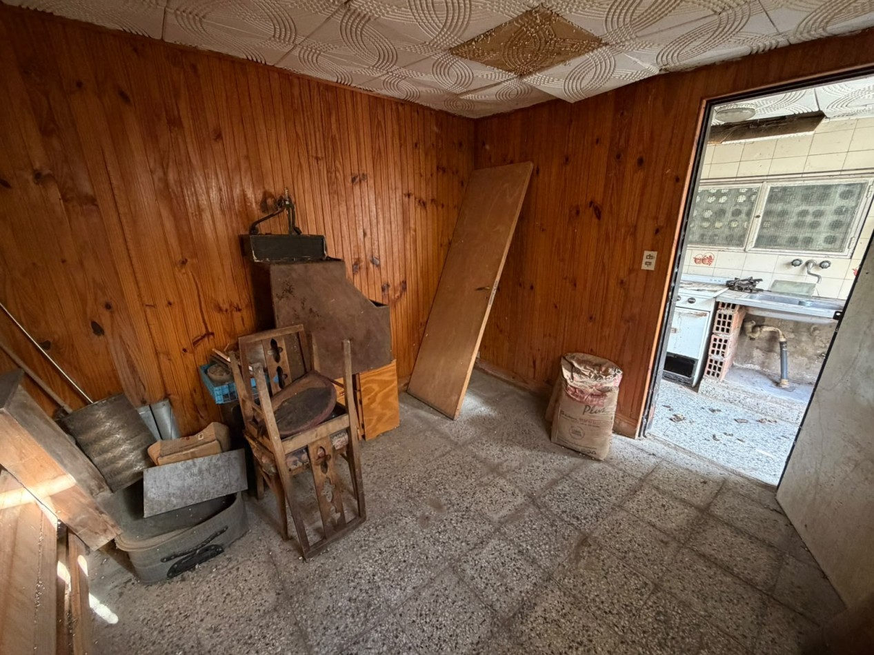Inmueble en block con 4 unidades sobre amplio lote - Las Avenidas