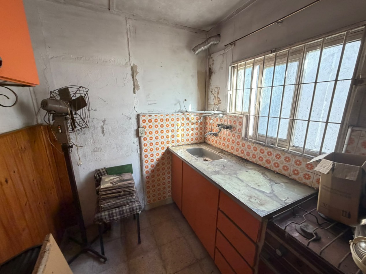 Inmueble en block con 4 unidades sobre amplio lote - Las Avenidas