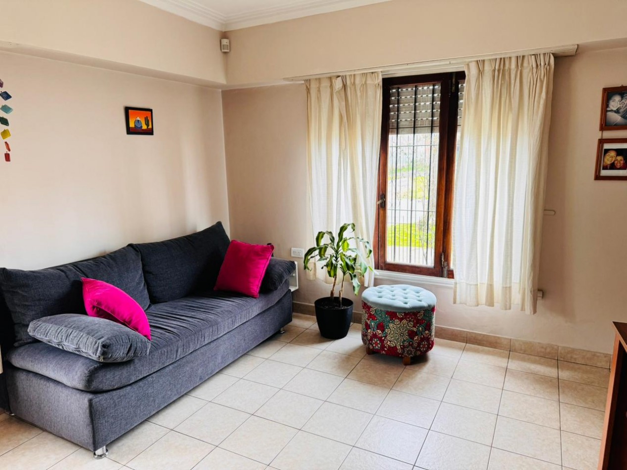 Casa 3 ambientes con garage, parque y gran quincho - Barrio El Gaucho - APTA CREDITO