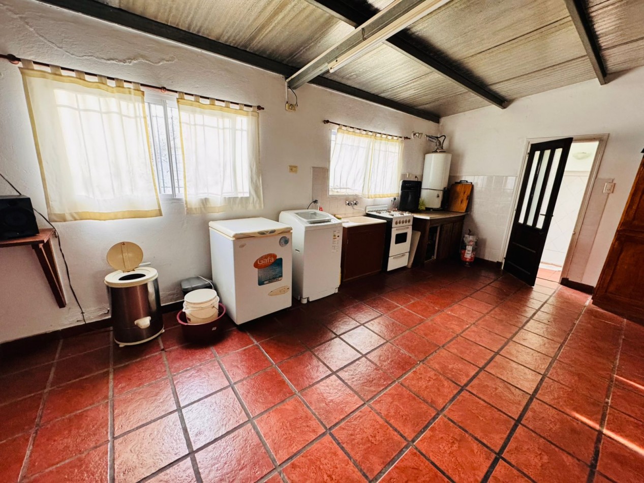 Casa 3 ambientes con garage, parque y gran quincho - Barrio El Gaucho - APTA CREDITO