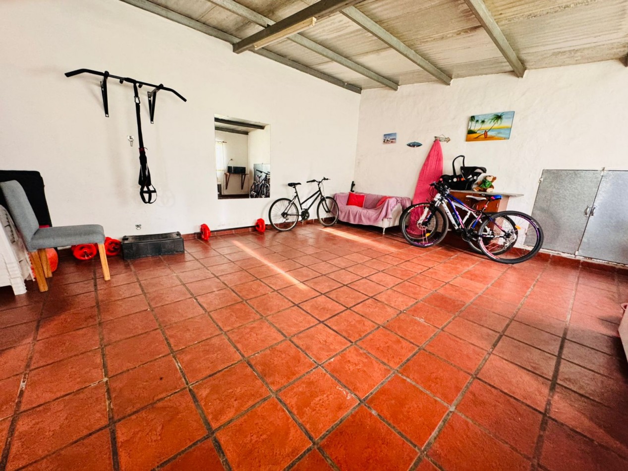 Casa 3 ambientes con garage, parque y gran quincho - Barrio El Gaucho - APTA CREDITO