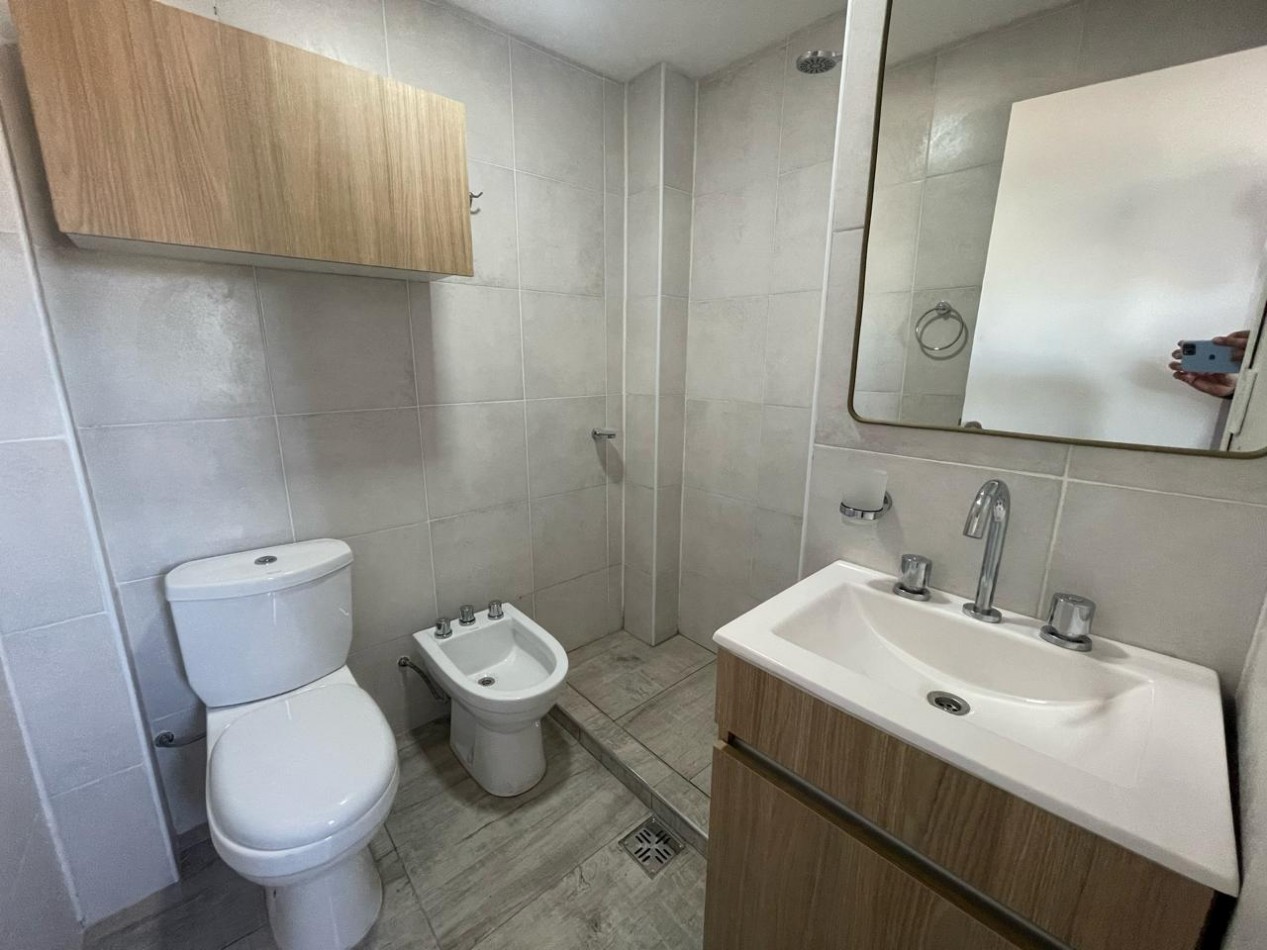 Dpto 3 ambientes a la calle con cocherra y balcon - Termas Huinco - Alquiler 24 meses - Mar del Plata. 