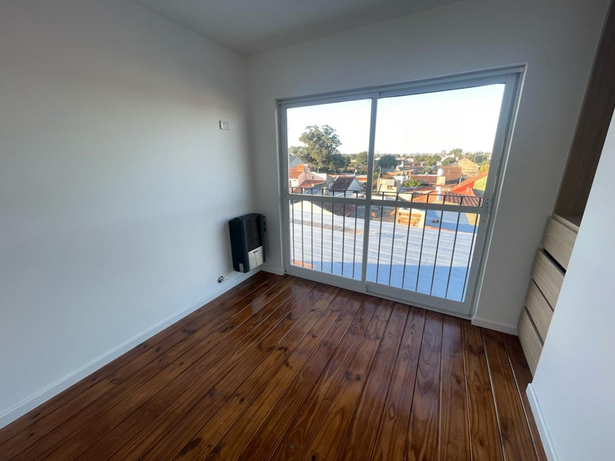 Dpto 3 ambientes a la calle con cocherra y balcon - Termas Huinco - Alquiler 24 meses - Mar del Plata. 