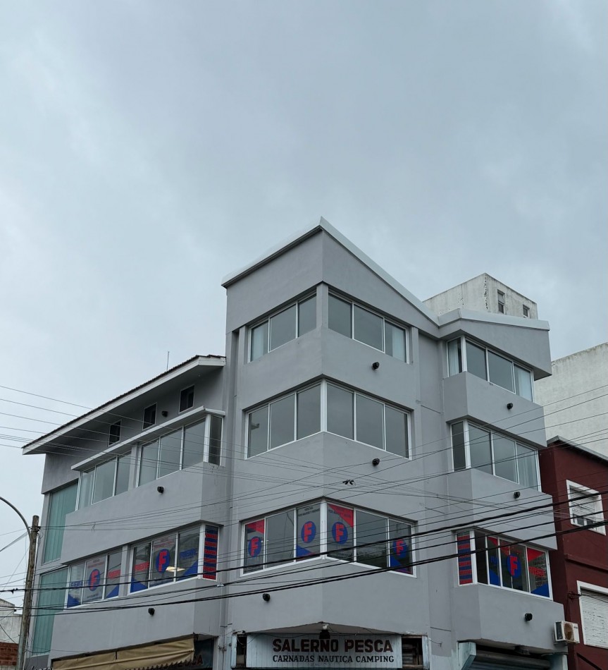 Amplio piso de oficina en zona puerto - Alquiler 24 meses
