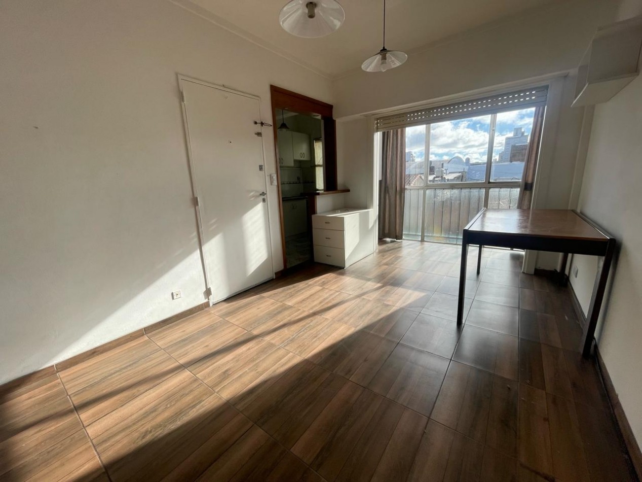 Departamento 2 ambientes a la calle - MACROCENTRO - Av. Indep - Mar del Plata - Alquiler 24 meses