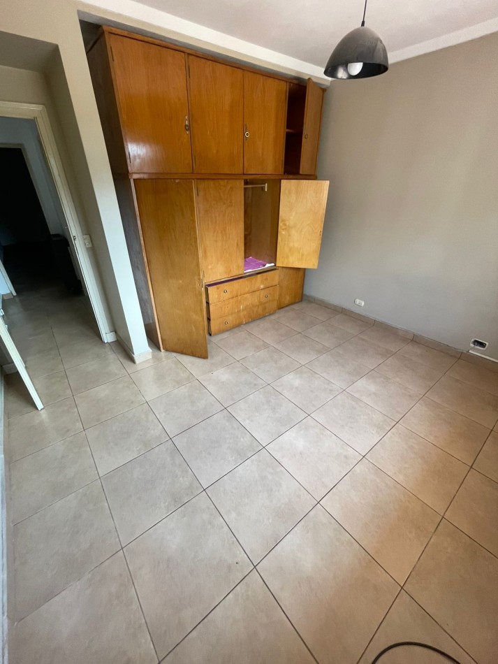 Casa de 3 ambientes con garage, gran parque- Villa Lourdes - Apta Credito 