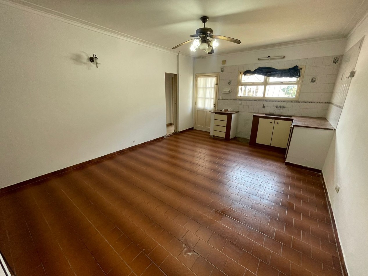 Casa de 3 ambientes con garage, gran parque- Villa Lourdes - Apta Credito 