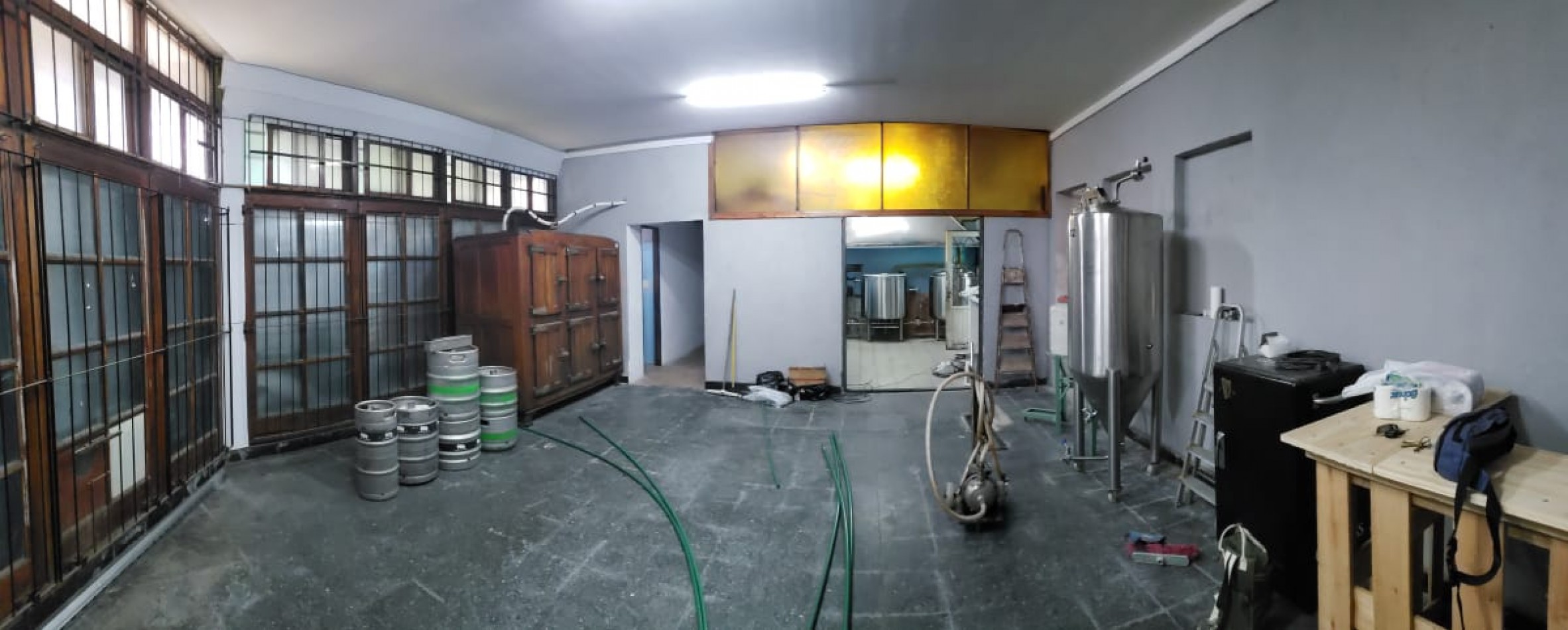 Dos locales comerciales en esquina mas vivienda - excelente oportunidad de inversion - Las Avenidas