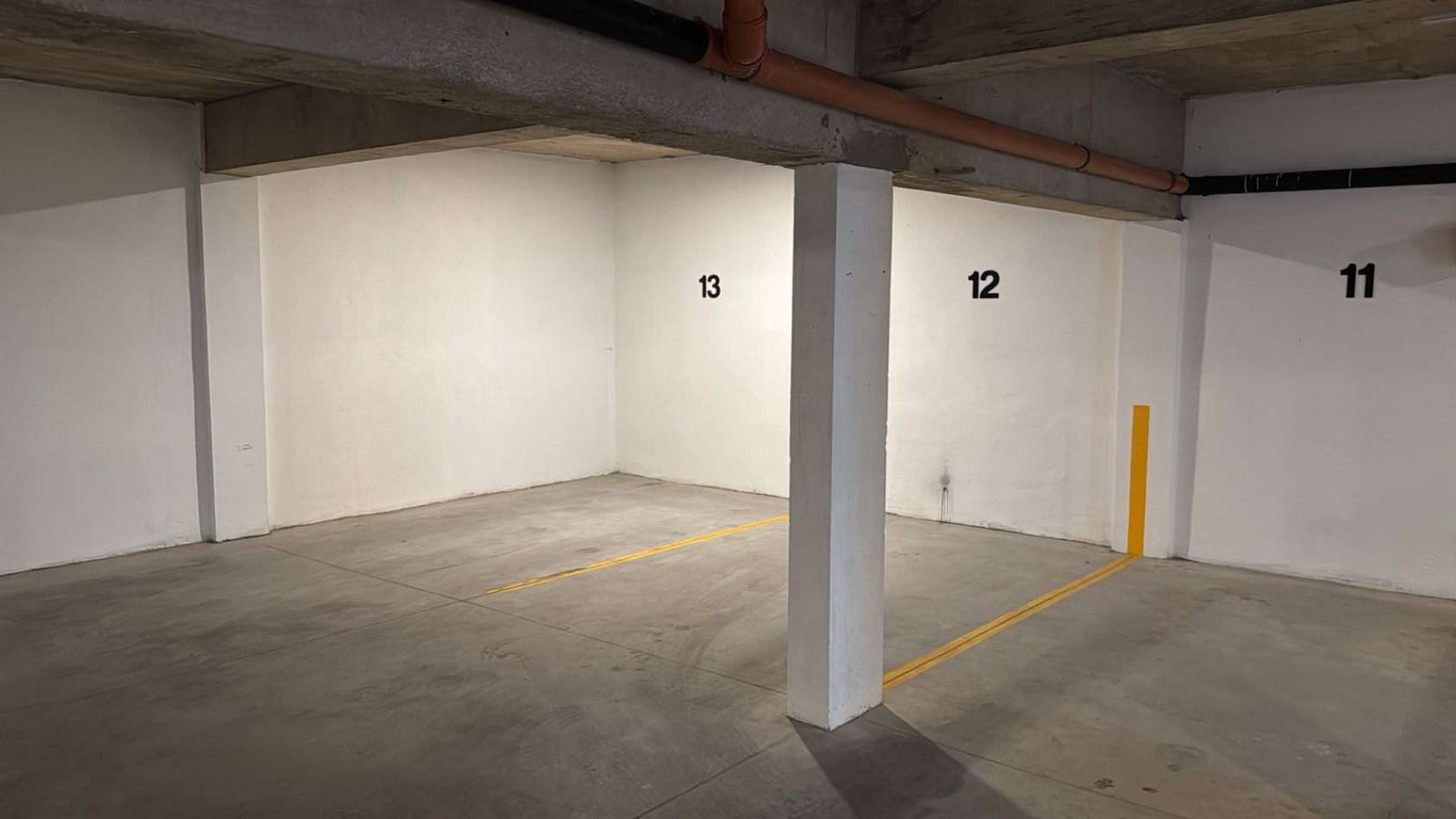 ALQUILER VERANO 2026/2027 - SEMIPISO 2 AMBIENTES AL FRENTE CON COCHERA PARA AUTO - CENTRO