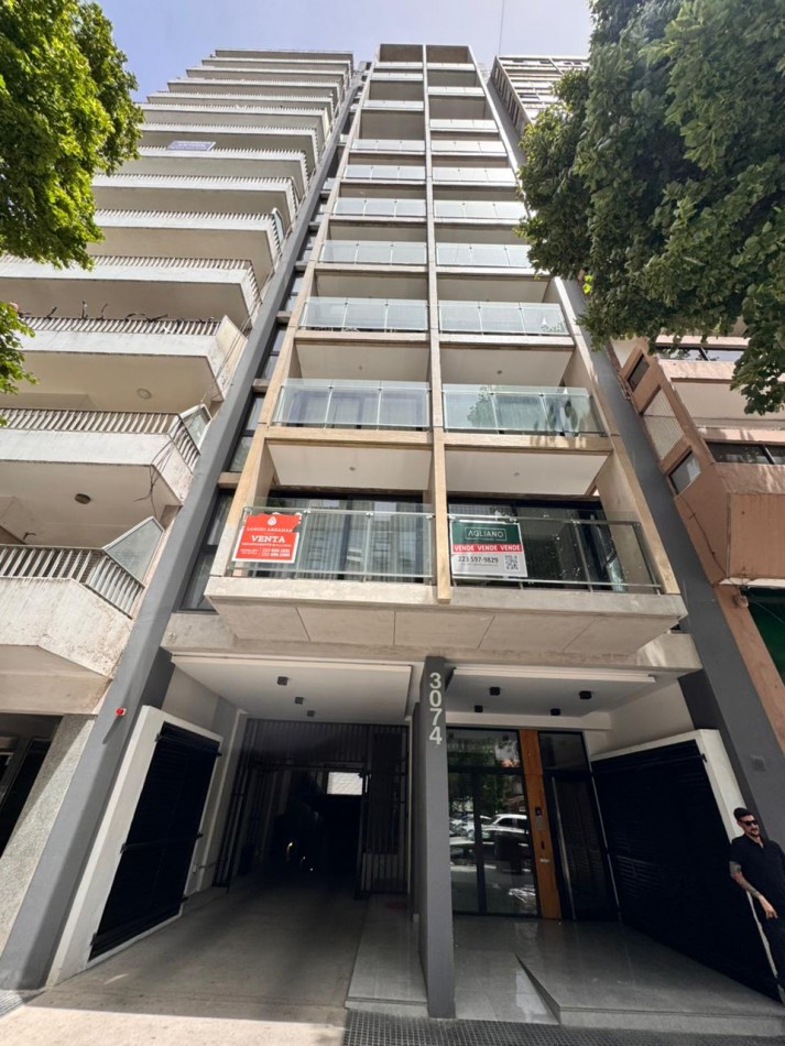 ALQUILER VERANO 2026/2027 - SEMIPISO 2 AMBIENTES AL FRENTE CON COCHERA PARA AUTO - CENTRO