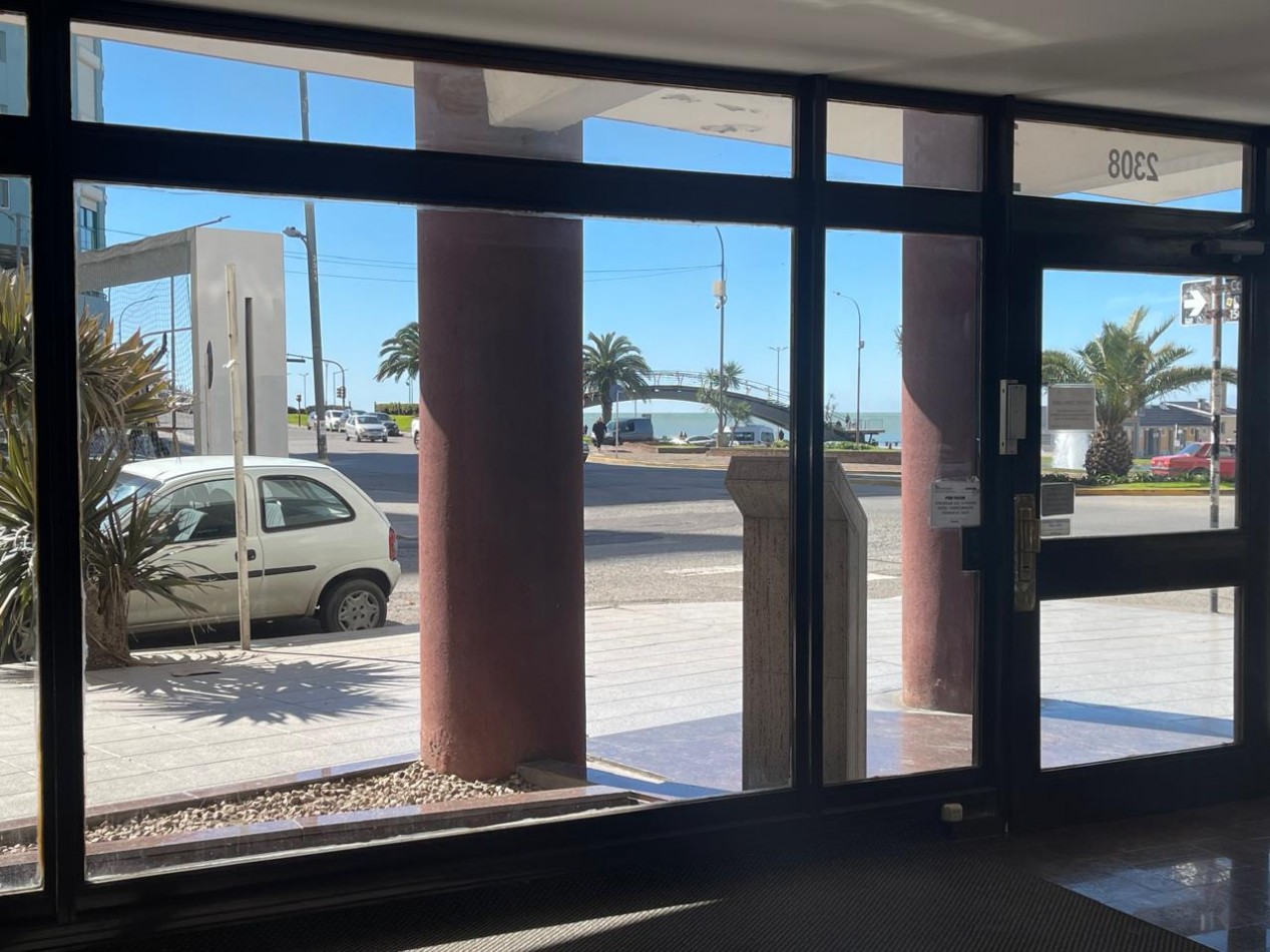 Departamento 2 ambientes con gran patio propio — Torre Liber - Centro