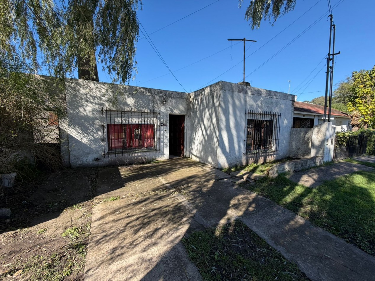 Casa 3 ambientes a reciclar - Barrio Las Heras 