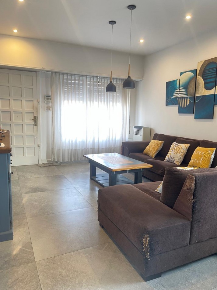 Casa 4 ambientes reciclada con parque, pileta climatizada y jacuzzi - Villa Lourdes