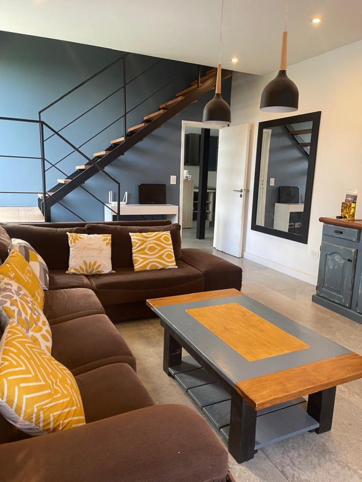 Casa 4 ambientes reciclada con parque, pileta climatizada y jacuzzi - Villa Lourdes