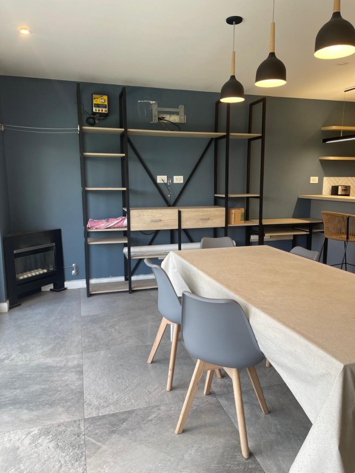Casa 4 ambientes reciclada con parque, pileta climatizada y jacuzzi - Villa Lourdes