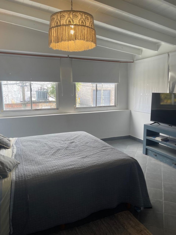 Casa 4 ambientes reciclada con parque, pileta climatizada y jacuzzi - Villa Lourdes
