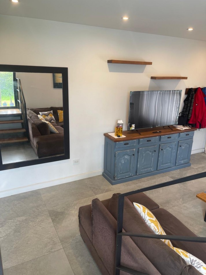 Casa 4 ambientes reciclada con parque, pileta climatizada y jacuzzi - Villa Lourdes