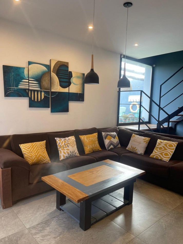 Casa 4 ambientes reciclada con parque, pileta climatizada y jacuzzi - Villa Lourdes