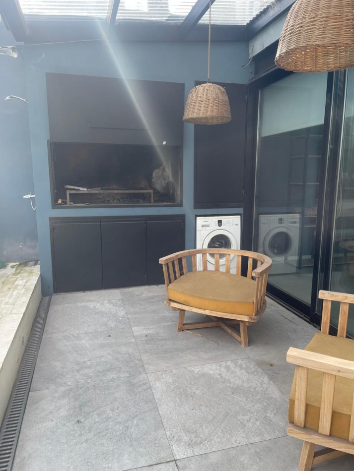 Casa 4 ambientes reciclada con parque, pileta climatizada y jacuzzi - Villa Lourdes