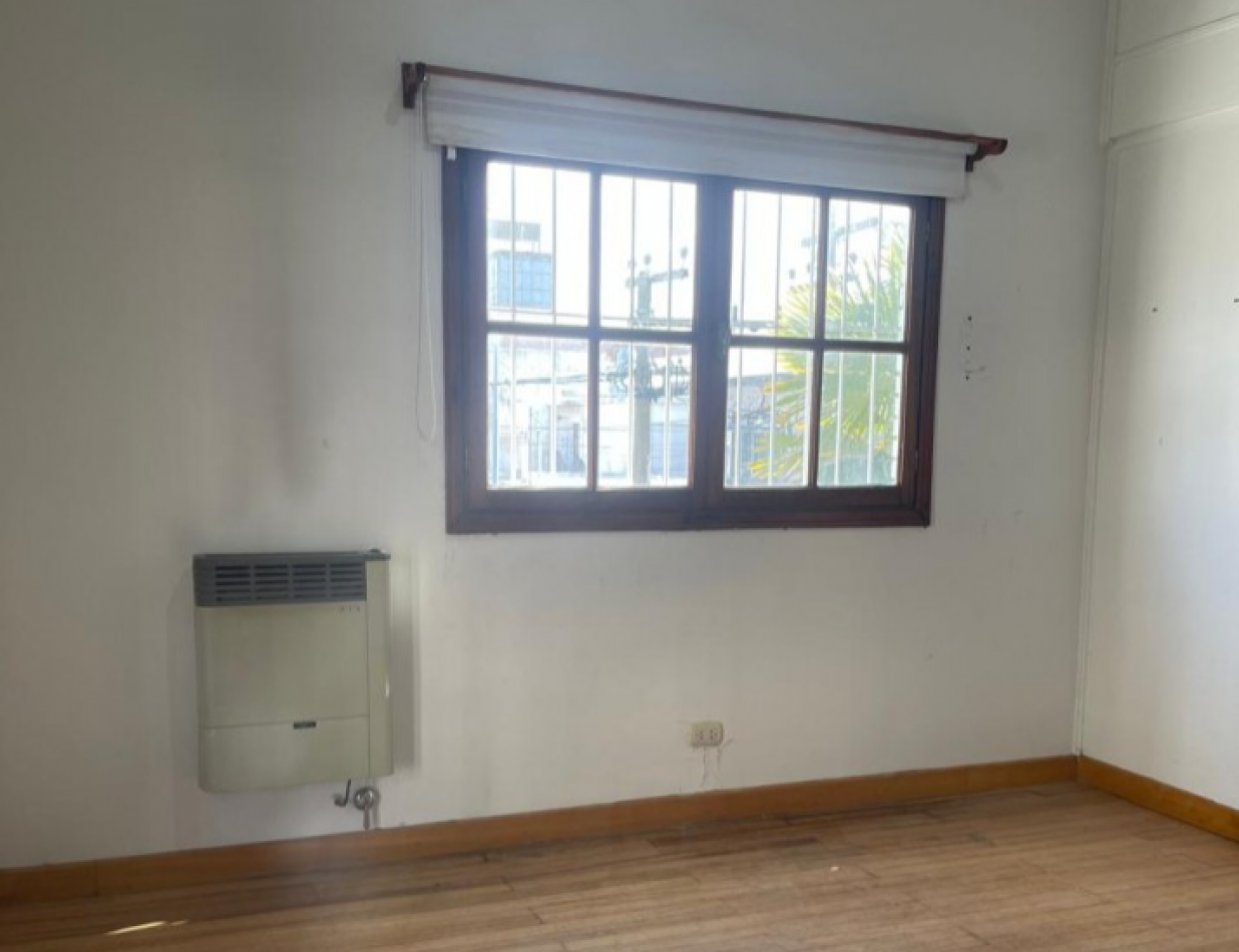 Casa 4 ambientes reciclada con parque, pileta climatizada y jacuzzi - Villa Lourdes