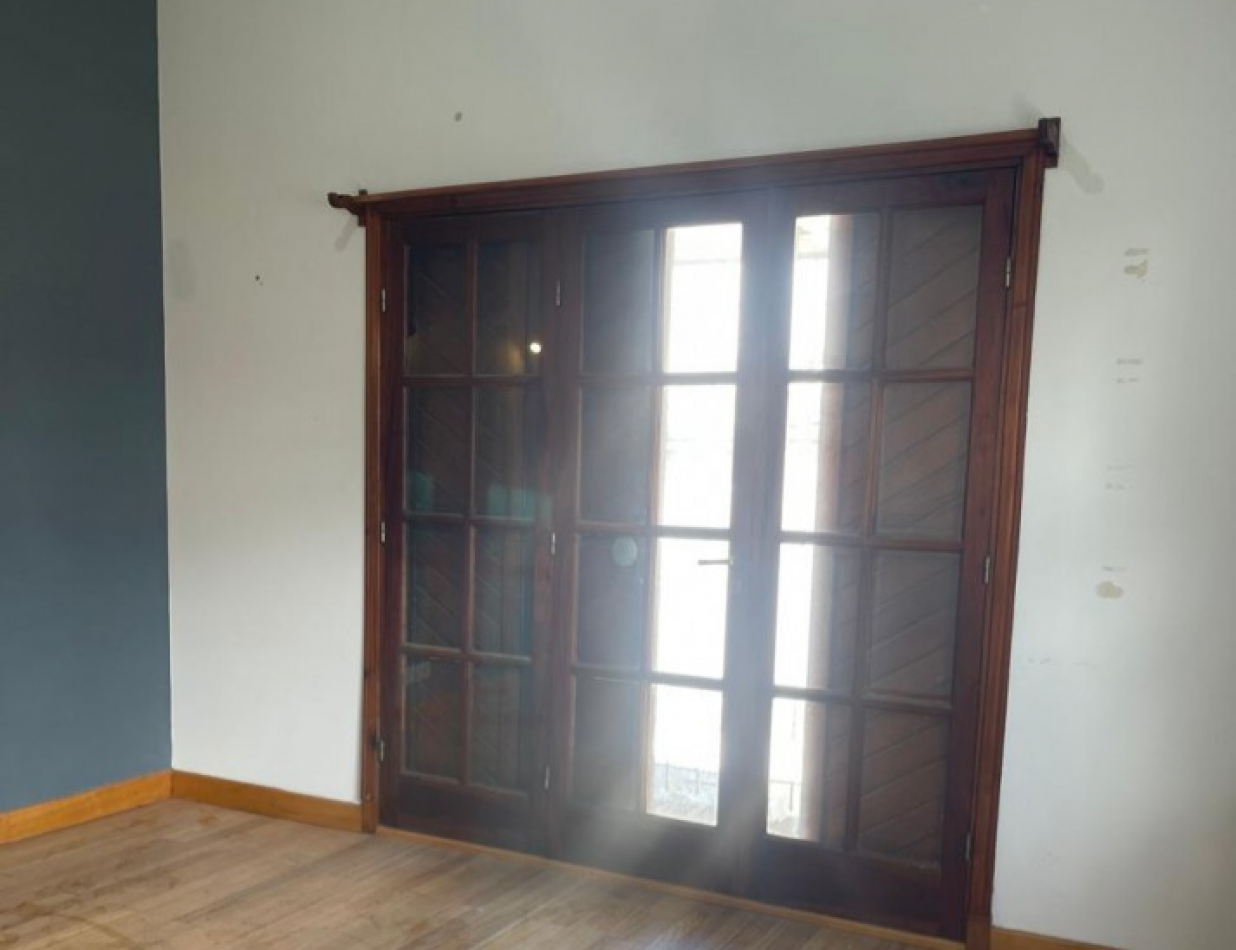 Casa 4 ambientes reciclada con parque, pileta climatizada y jacuzzi - Villa Lourdes