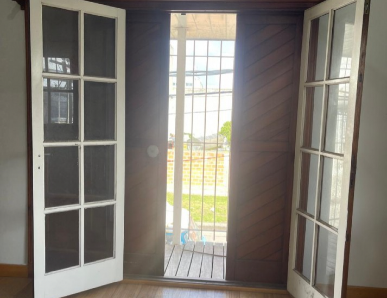 Casa 4 ambientes reciclada con parque, pileta climatizada y jacuzzi - Villa Lourdes