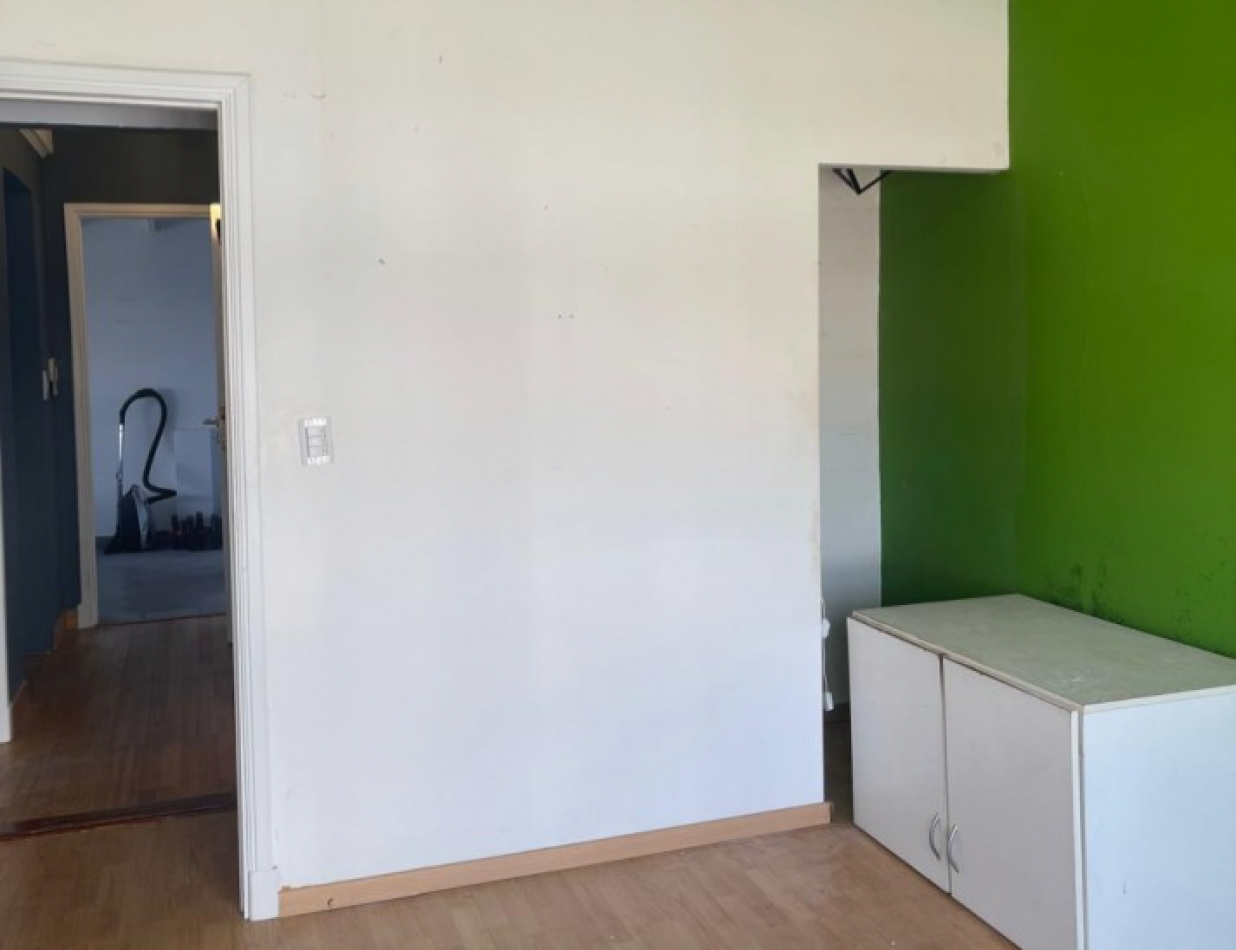 Casa 4 ambientes reciclada con parque, pileta climatizada y jacuzzi - Villa Lourdes