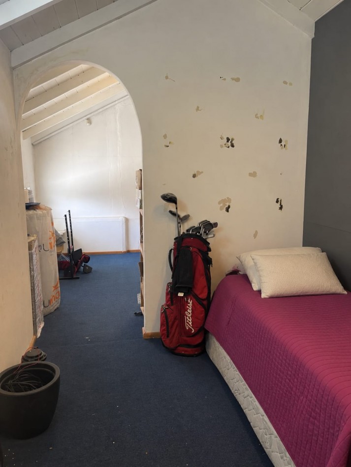 Casa 4 ambientes reciclada con parque, pileta climatizada y jacuzzi - Villa Lourdes