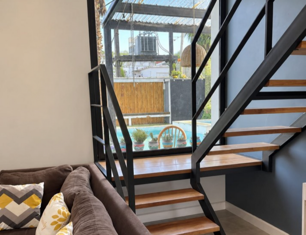 Casa 4 ambientes reciclada con parque, pileta climatizada y jacuzzi - Villa Lourdes