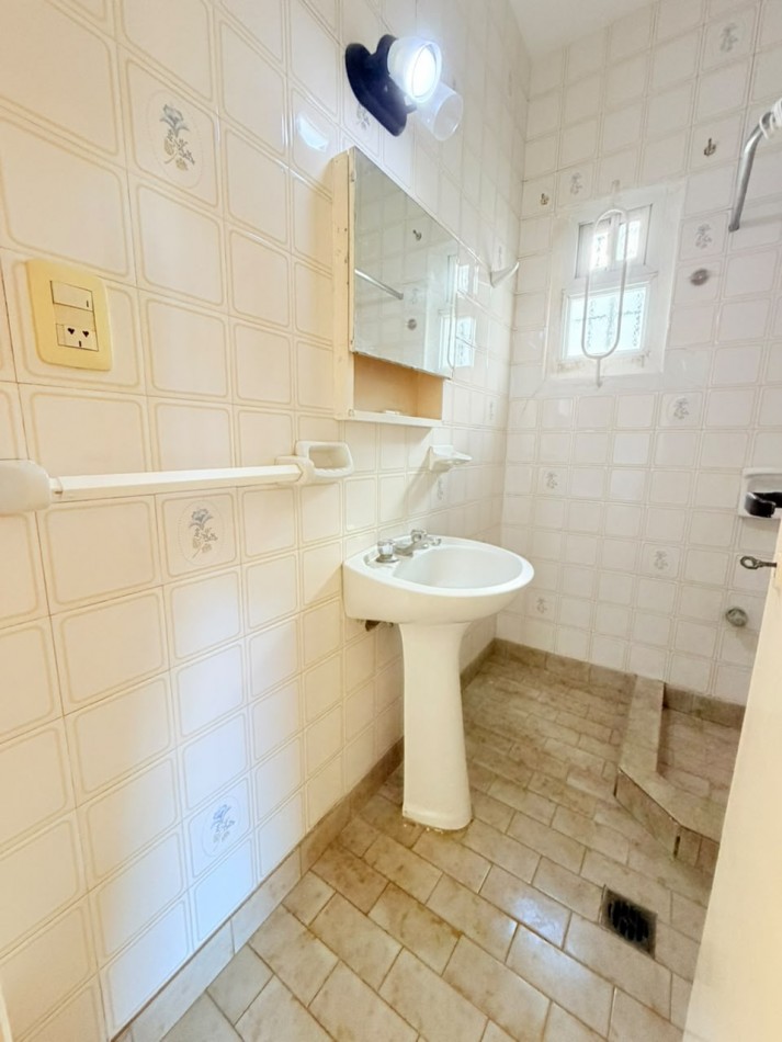 CASA EN ALQUILER EN PH AL FRENTE 3 amb con cochera y parque comp - COLINAS DE PERALTA RAMOS-