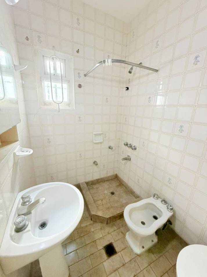CASA EN ALQUILER EN PH AL FRENTE 3 amb con cochera y parque comp - COLINAS DE PERALTA RAMOS-