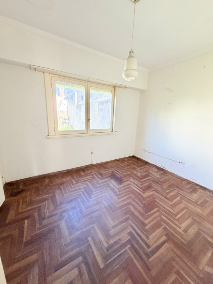 CASA 3 AMBIENTES CON LOCAL, GARAGE Y PARQUE - APTO CREDITO - VILLA LOURDES
