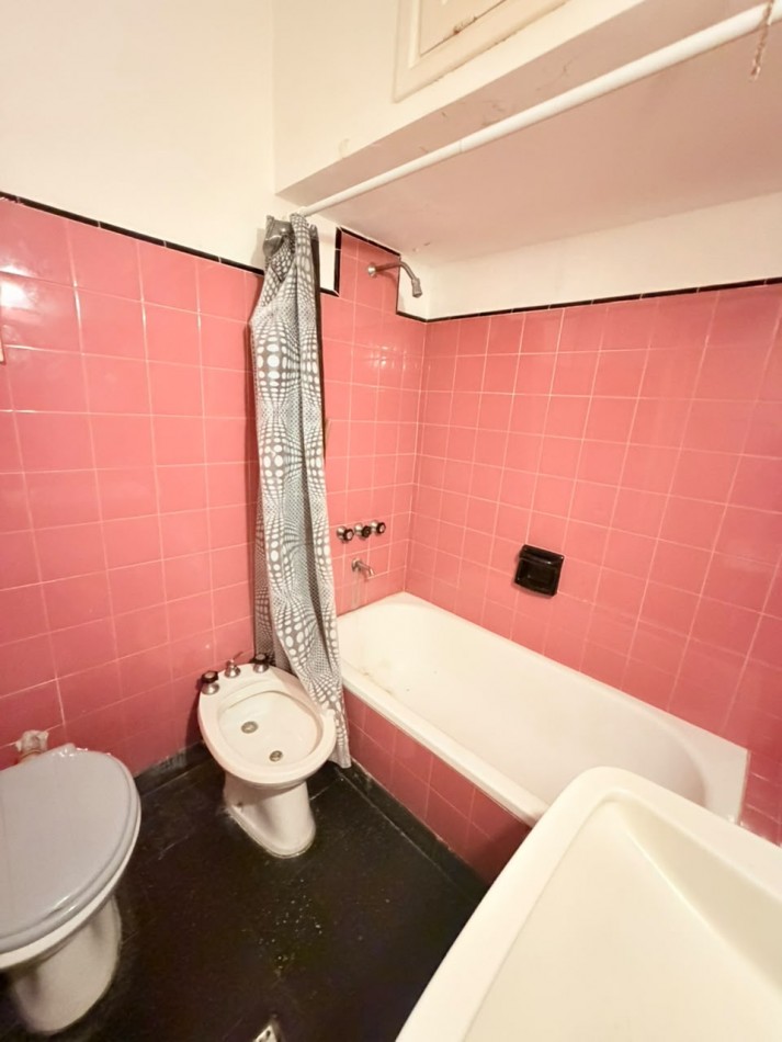 CASA 3 AMBIENTES CON LOCAL, GARAGE Y PARQUE - APTO CREDITO - VILLA LOURDES