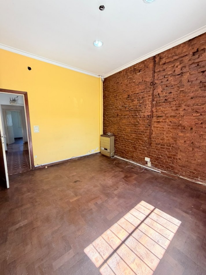 CASA 3 AMBIENTES CON LOCAL, GARAGE Y PARQUE - APTO CREDITO - VILLA LOURDES
