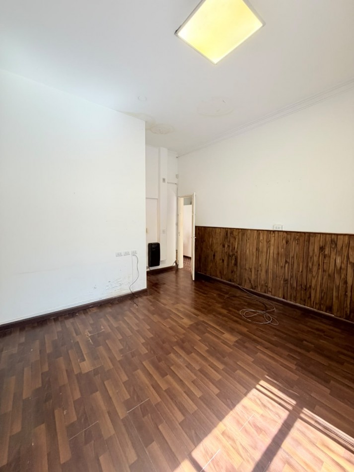 CASA 3 AMBIENTES CON LOCAL, GARAGE Y PARQUE - APTO CREDITO - VILLA LOURDES