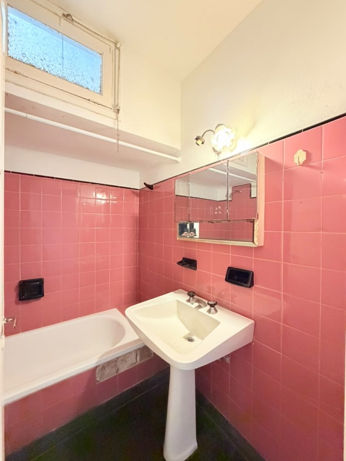 CASA 3 AMBIENTES CON LOCAL, GARAGE Y PARQUE - APTO CREDITO - VILLA LOURDES