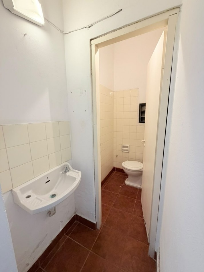 CASA 3 AMBIENTES CON LOCAL, GARAGE Y PARQUE - APTO CREDITO - VILLA LOURDES