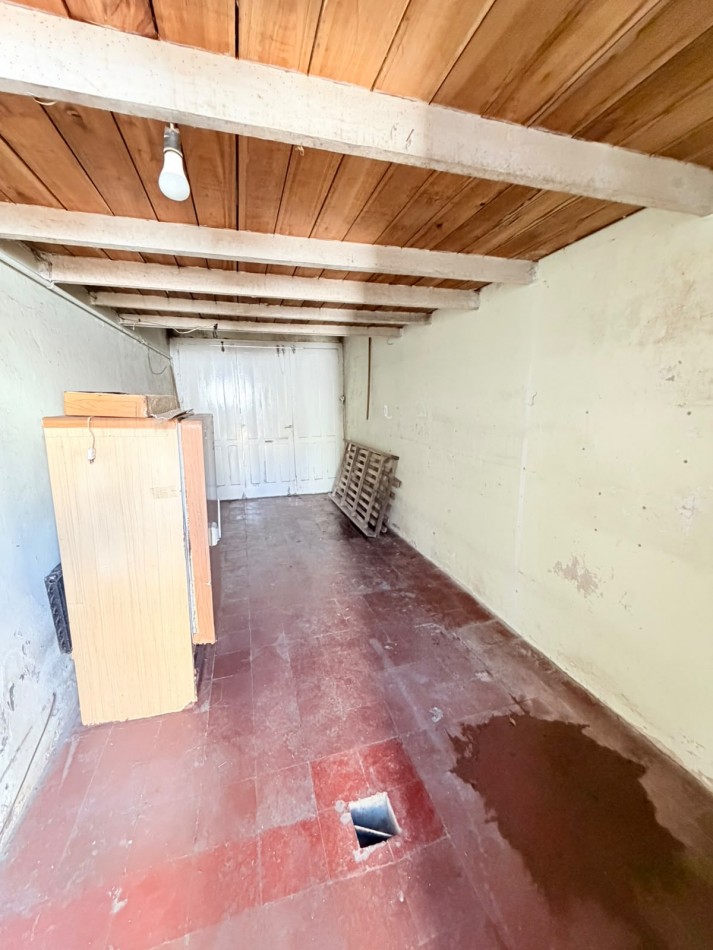 CASA 3 AMBIENTES CON LOCAL, GARAGE Y PARQUE - APTO CREDITO - VILLA LOURDES