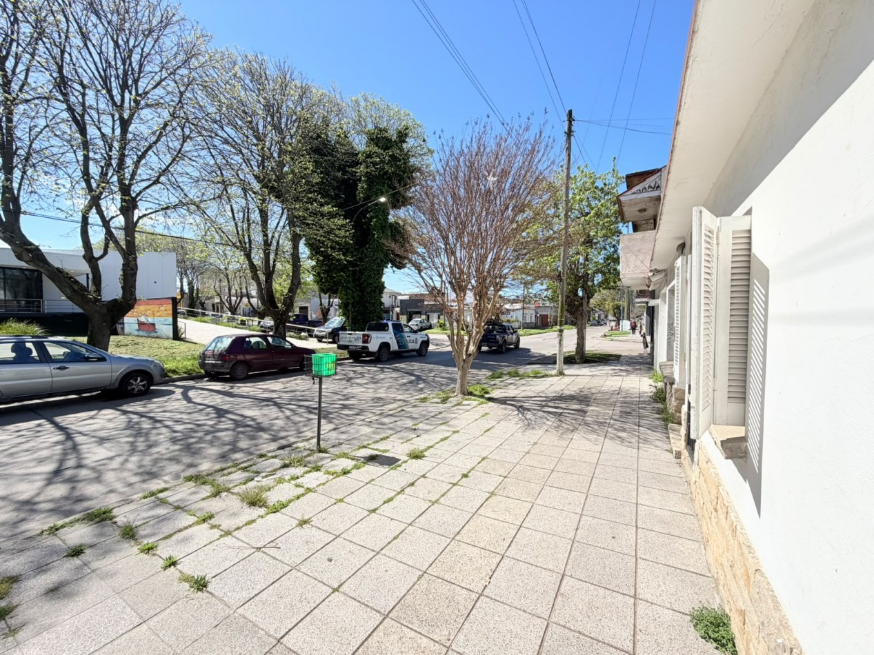 CASA 3 AMBIENTES CON LOCAL, GARAGE Y PARQUE - APTO CREDITO - VILLA LOURDES