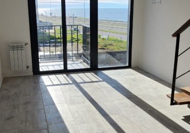 Dpto 2 ambientes por escalera con balcon y vista al mar - Zacagnini