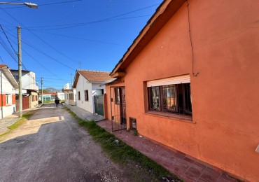 Casa en PH 3 ambientes con patio - Las Avenidas- .
